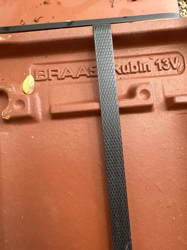 Braas Rubin 13V Dachziegel – rotbraune Dachziegel im Konvolut